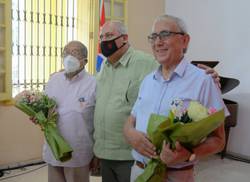 la-distinction-pour-la-culture-cubaine-fait-leloge-du-travail-des-poetes-internationaux