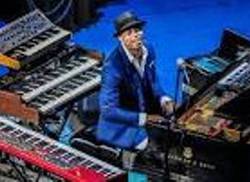 le-pianiste-roberto-fonseca-monte-sur-scene-au-jazz-plaza-a-cuba