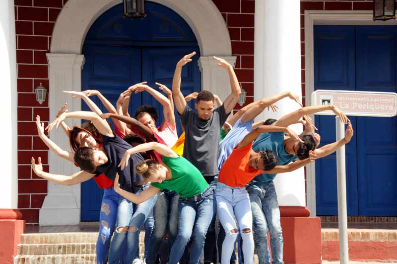 le-defile-artistique-a-marque-le-debut-des-romerias-de-mayo-a-cuba