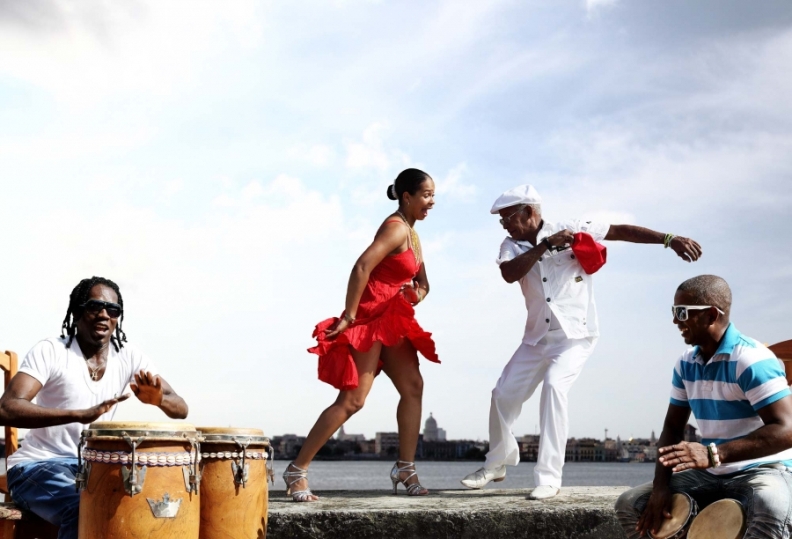 que-les-tambours-se-fassent-entendre-la-rumba-est-arrivee