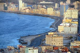 souvenir-de-cuba-le-front-de-mer-de-la-havane-malecon