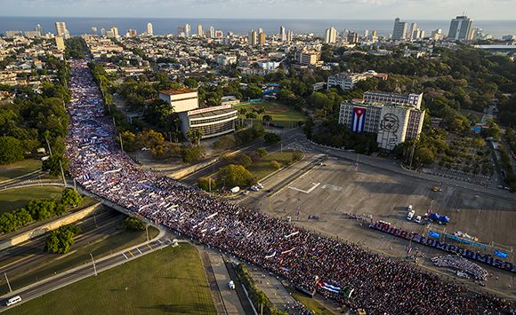 tout-est-pret-pour-la-celebration-du-premier-mai-a-cuba