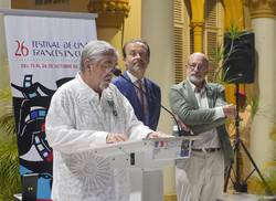 le-directeur-de-la-cinematheque-cubaine-luciano-castillo-est-fait-chevalier-de-lordre-des-arts-et-lettres