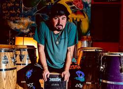 prestigioso-percusionista-asturiano-visita-centro-de-altos-estudios-en-la-habana