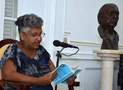 libro-a-la-carta-con-la-poeta-y-ensayista-caridad-atencio