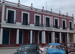 derriere-les-colonnes-de-la-periquera