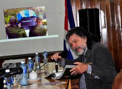 ministro-de-cultura-e-intelectuales-honran-a-fidel-en-guantanamo