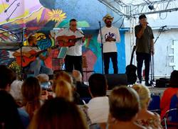pabellon-cuba-se-llena-de-trova-y-poesia-por-el-amor-y-la-paz