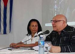 presentan-en-las-tunas-libro-hasta-siempre-fidel-por-yanetsy-palomares-perez