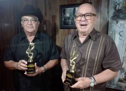 reciben-miguel-barnet-y-eliades-ochoa-premio-latin-awards-canada
