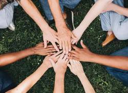 tareas-domesticas-a-golpe-de-musica-o-como-reinventar-nuestra-cofradia