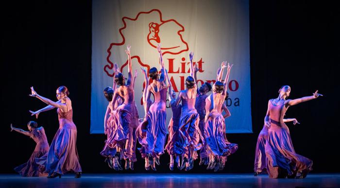 espectacular-cierre-de-curso-para-lizt-alfonso-dance-cuba-con-mil-ninos-en-escenay-mas