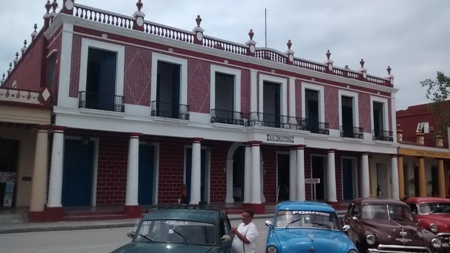 derriere-les-colonnes-de-la-periquera