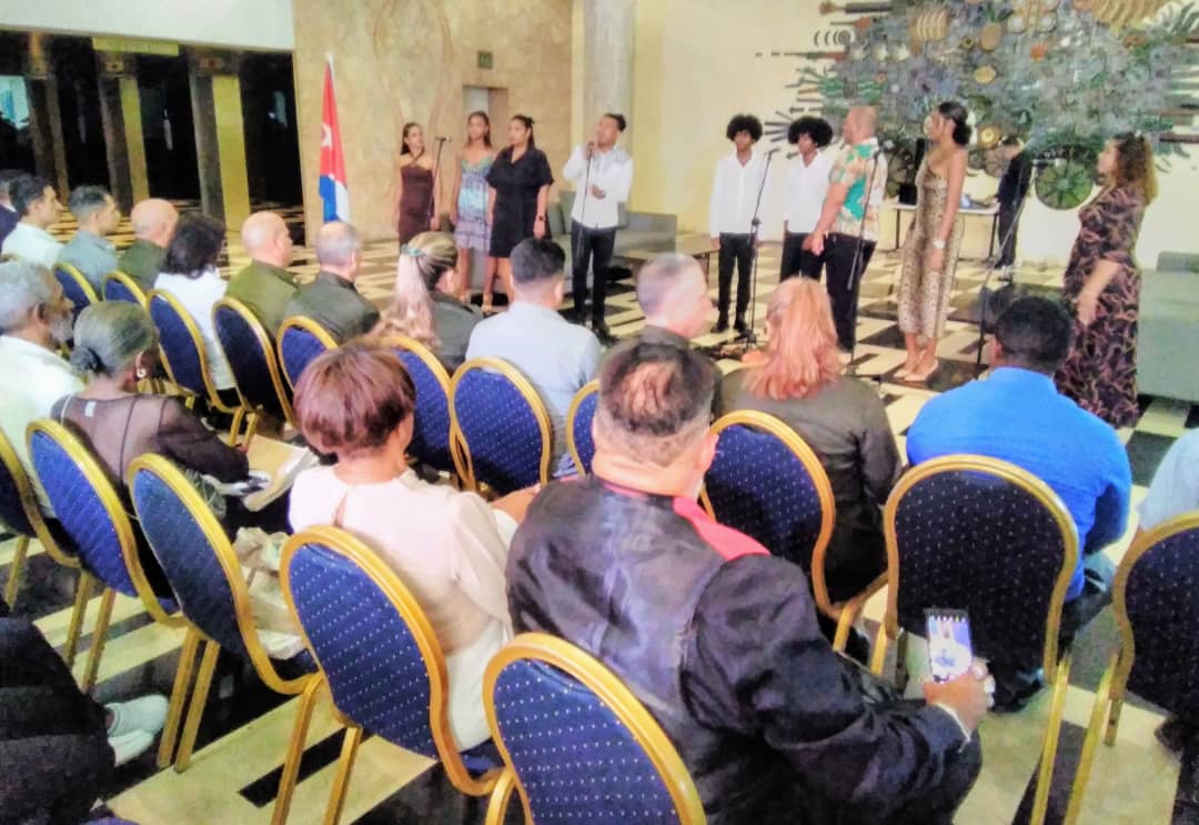 academia-de-canto-mariana-de-gonitch-celebra-aniversario-de-fidel