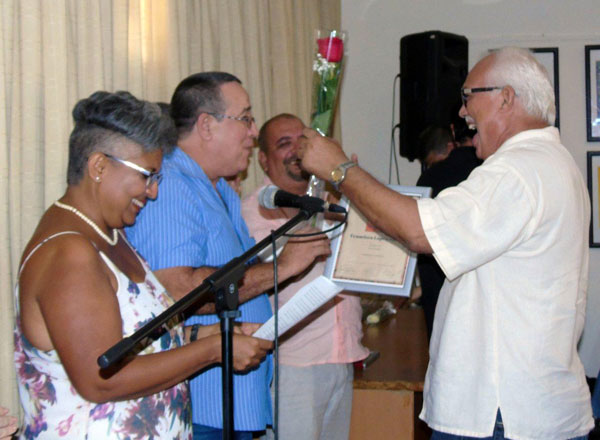 efectuada-ceremonia-de-entrega-del-premio-de-la-critica-literaria-2017