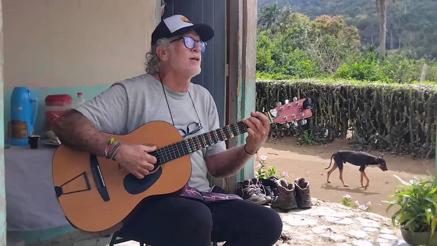 fidel-diaz-castro-cantar-en-la-cruzada