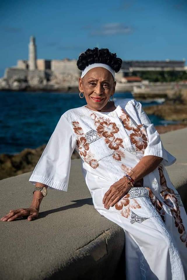 la-guayabera-patrimonio-de-cuba-en-el-ideario-creativo-de-jordi-leal