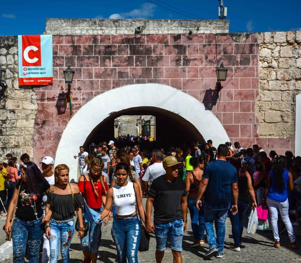 mas-de-445-000-visitantes-en-la-feria-del-libro-de-la-habana-2018-por-jennifer-milian-duany