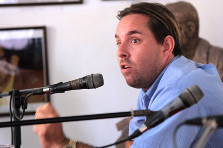 notas-a-pie-de-pagina-el-poeta-volvio-a-ser-noticia