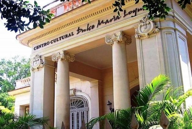 poesia-en-aire-de-luz-del-centro-cultural-dulce-maria-loynaz