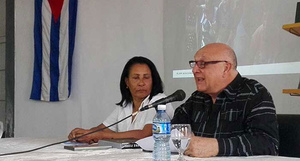 presentan-en-las-tunas-libro-hasta-siempre-fidel-por-yanetsy-palomares-perez