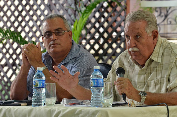 presentan-numero-52-de-honda-revista-de-la-sociedad-cultural-jose-marti-por-astrid-barnet