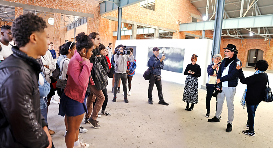 sostiene-encuentro-con-estudiantes-de-arte-director-de-la-bienal-de-la-habana