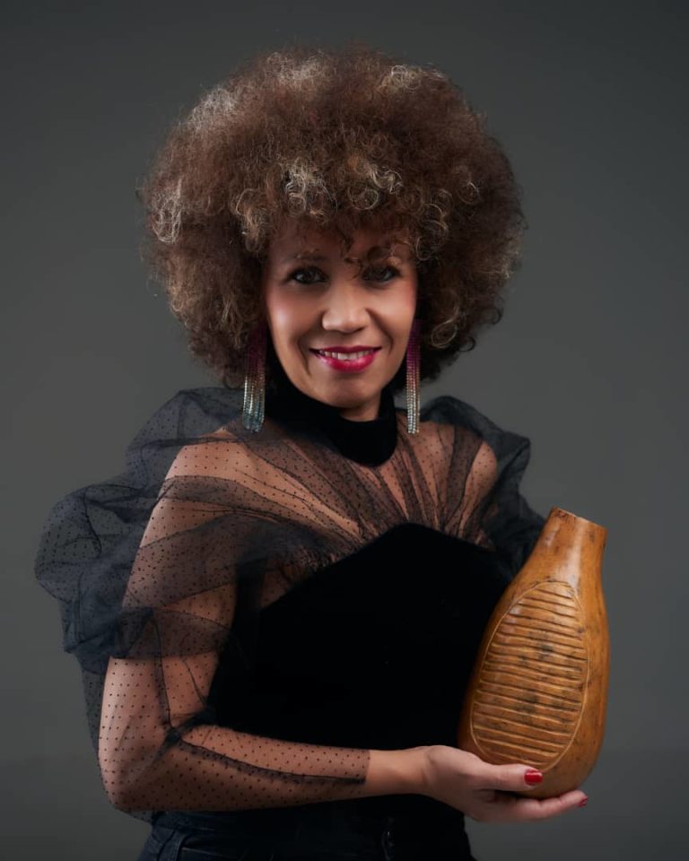 virginia-guantanamera-por-el-premio-en-musica-bailable